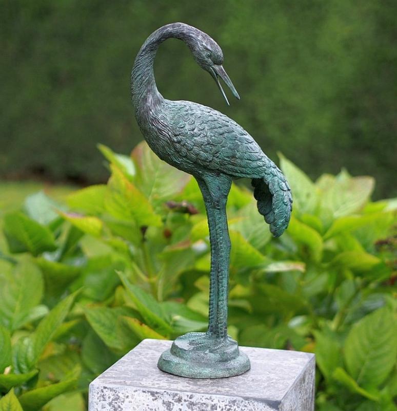 Stilvolle Bronzefigur Reiher mit gebogenem Kopf